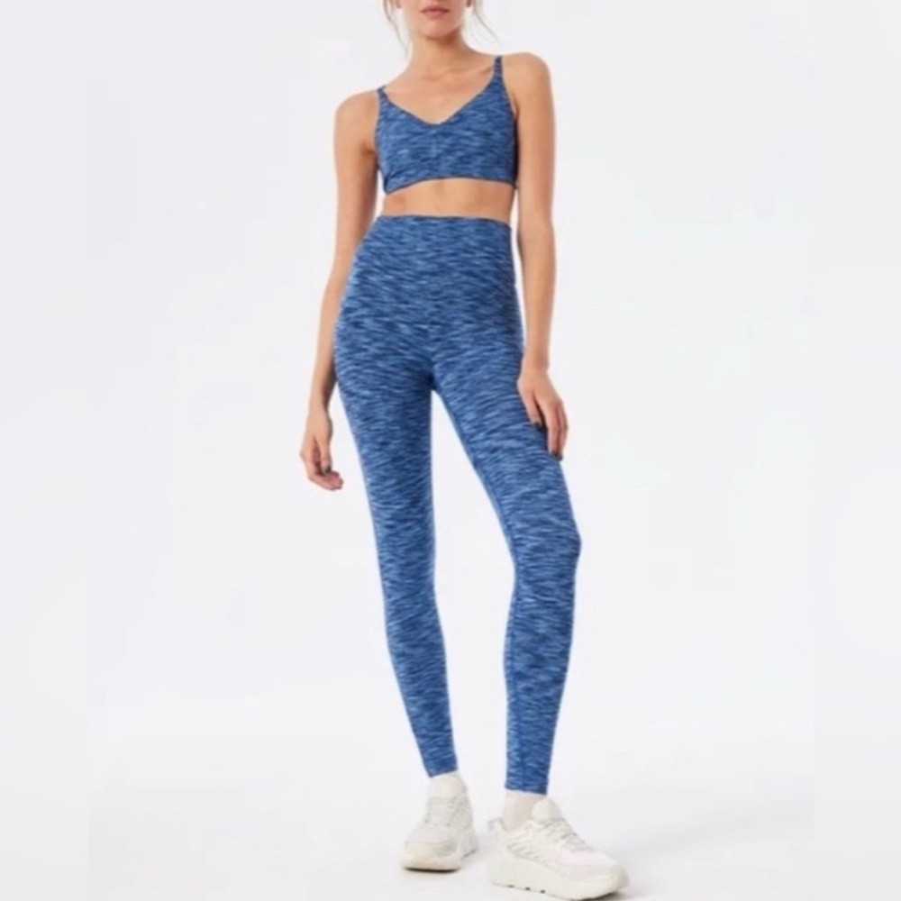 Outdoor Voices Freeform 7/8 Leggings size M blue